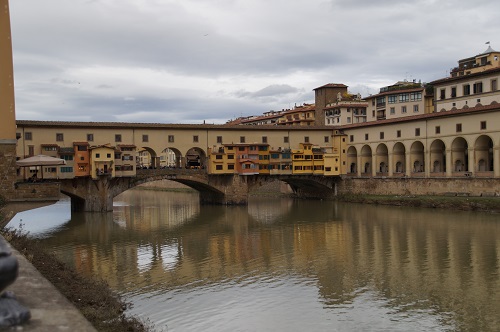 6 1345年に再建されたという橋、ポンテ・ヴェッキオ.JPG